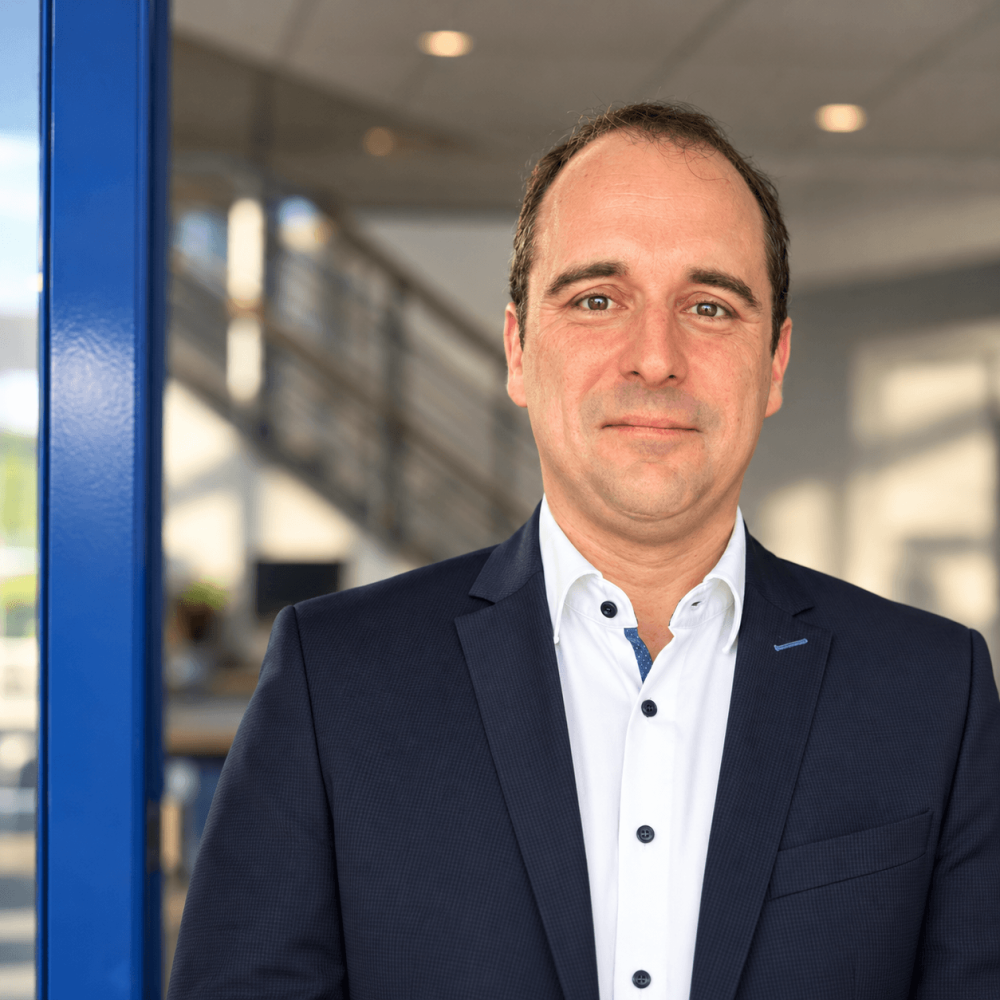 Professionelles Businessporträt im modernen Büro